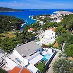Entire Private Floor With Own Pool And Entrance *