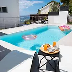 Nyaraló Entire Private Floor With Own Pool And Entrance
