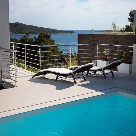 Nyaraló Entire Private Floor With Own Pool And Entrance Primošten