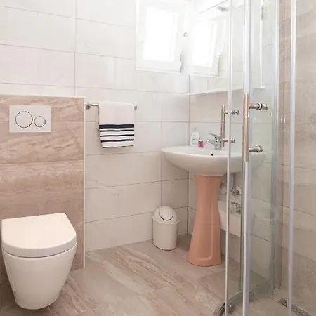 Entire Private Floor With Own Pool And Entrance Holiday home