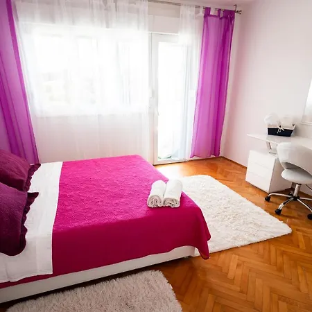 Entire Private Floor With Own Pool And Entrance Nyaraló