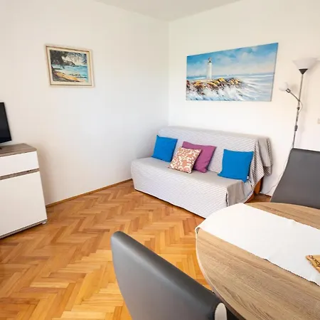 Entire Private Floor With Own Pool And Entrance *