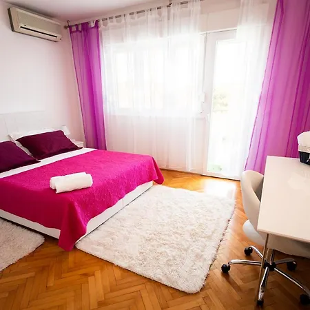 Entire Private Floor With Own Pool And Entrance Nyaraló