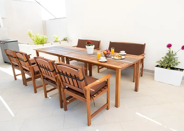 Entire Private Floor With Own Pool And Entrance Nyaraló