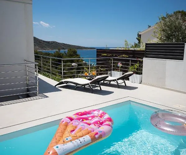 Entire Private Floor With Own Pool And Entrance