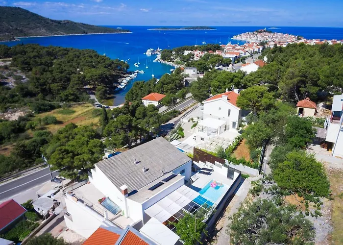 Entire Private Floor With Own Pool And Entrance *