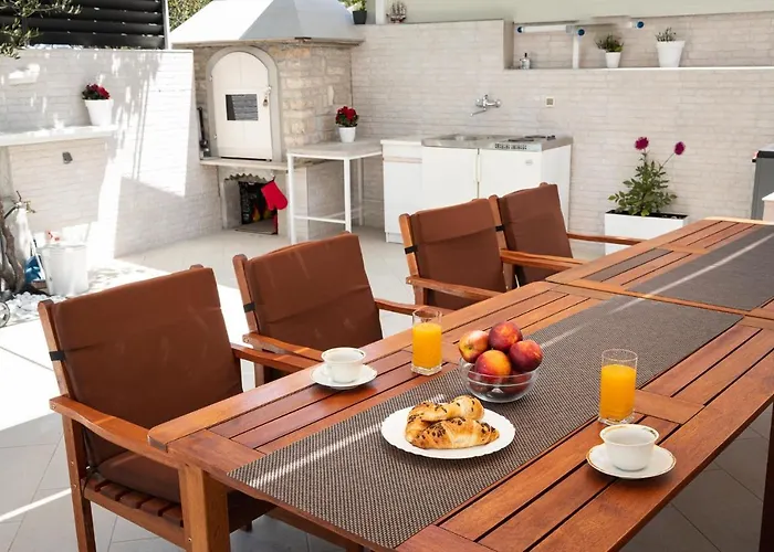 Entire Private Floor With Own Pool And Entrance *