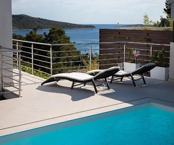 別荘 Entire Private Floor With Own Pool And Entrance プリモシュテン