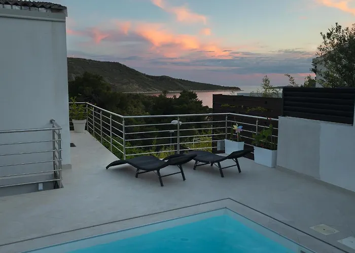 Entire Private Floor With Own Pool And Entrance *