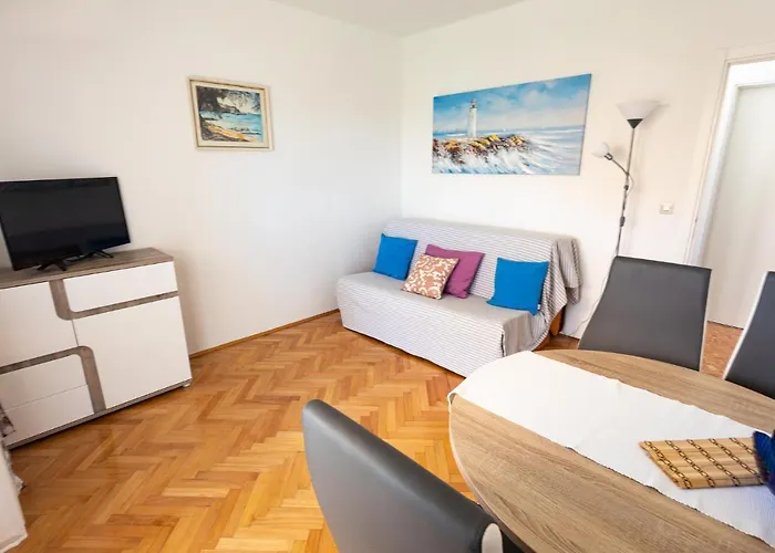 Entire Private Floor With Own Pool And Entrance *