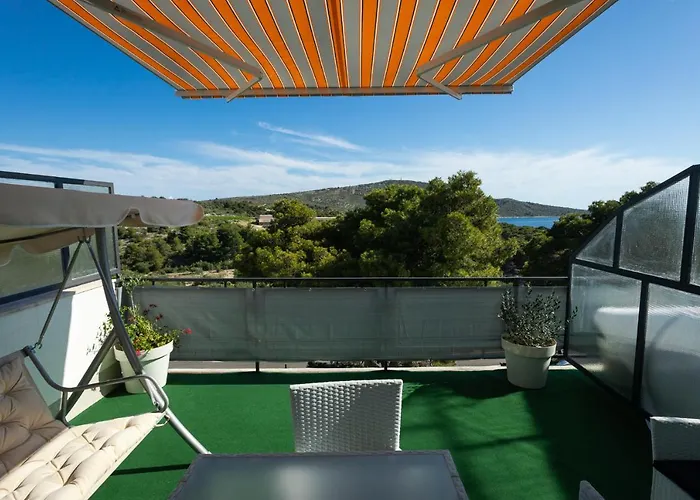 Entire Private Floor With Own Pool And Entrance * プリモシュテン