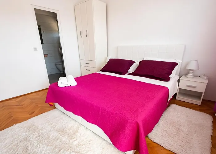 Entire Private Floor With Own Pool And Entrance * プリモシュテン