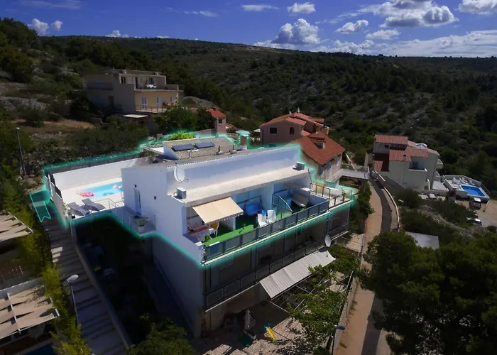 Entire Private Floor With Own Pool And Entrance Nyaraló