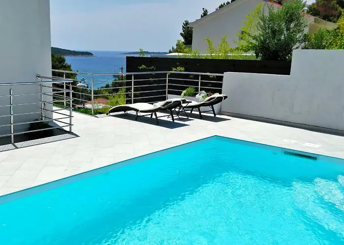 別荘 Entire Private Floor With Own Pool And Entrance プリモシュテン